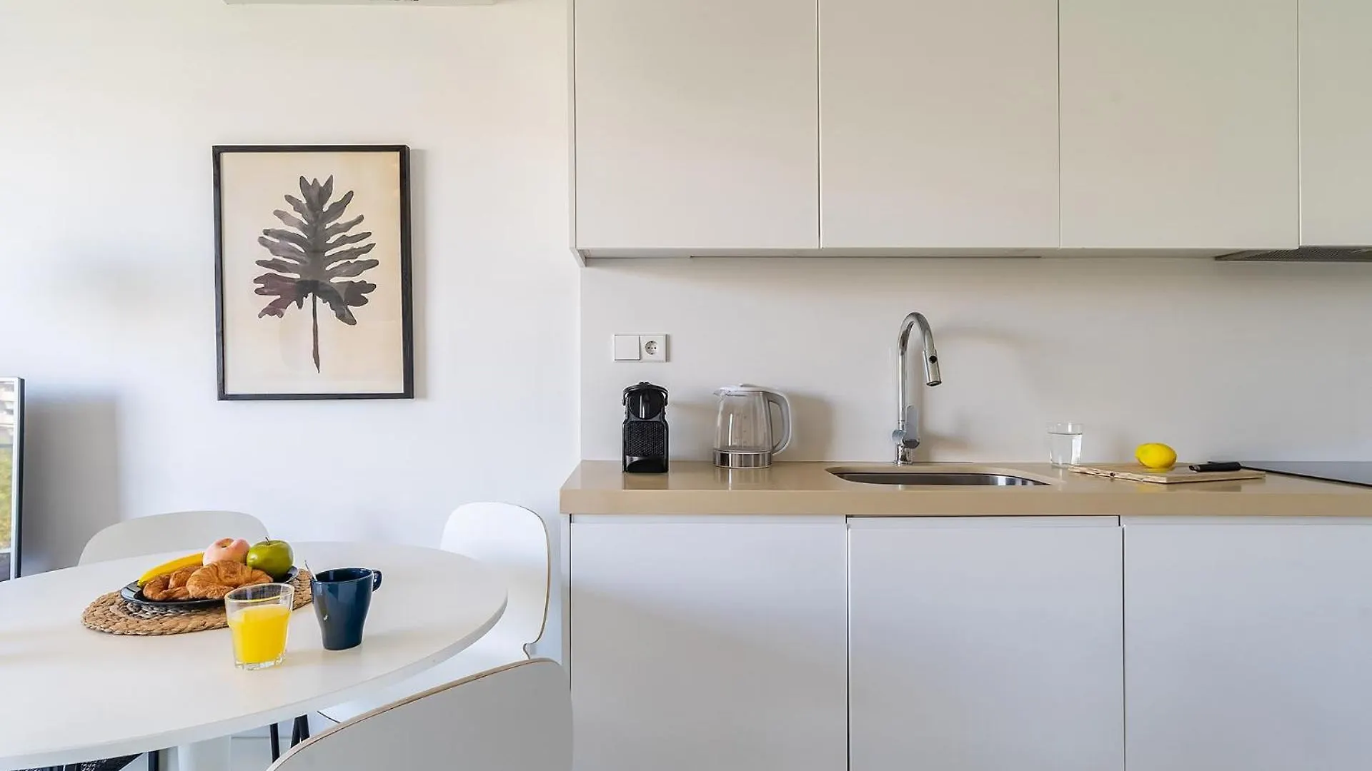 Ola Living Poblenou Beach バルセロナ 0*,